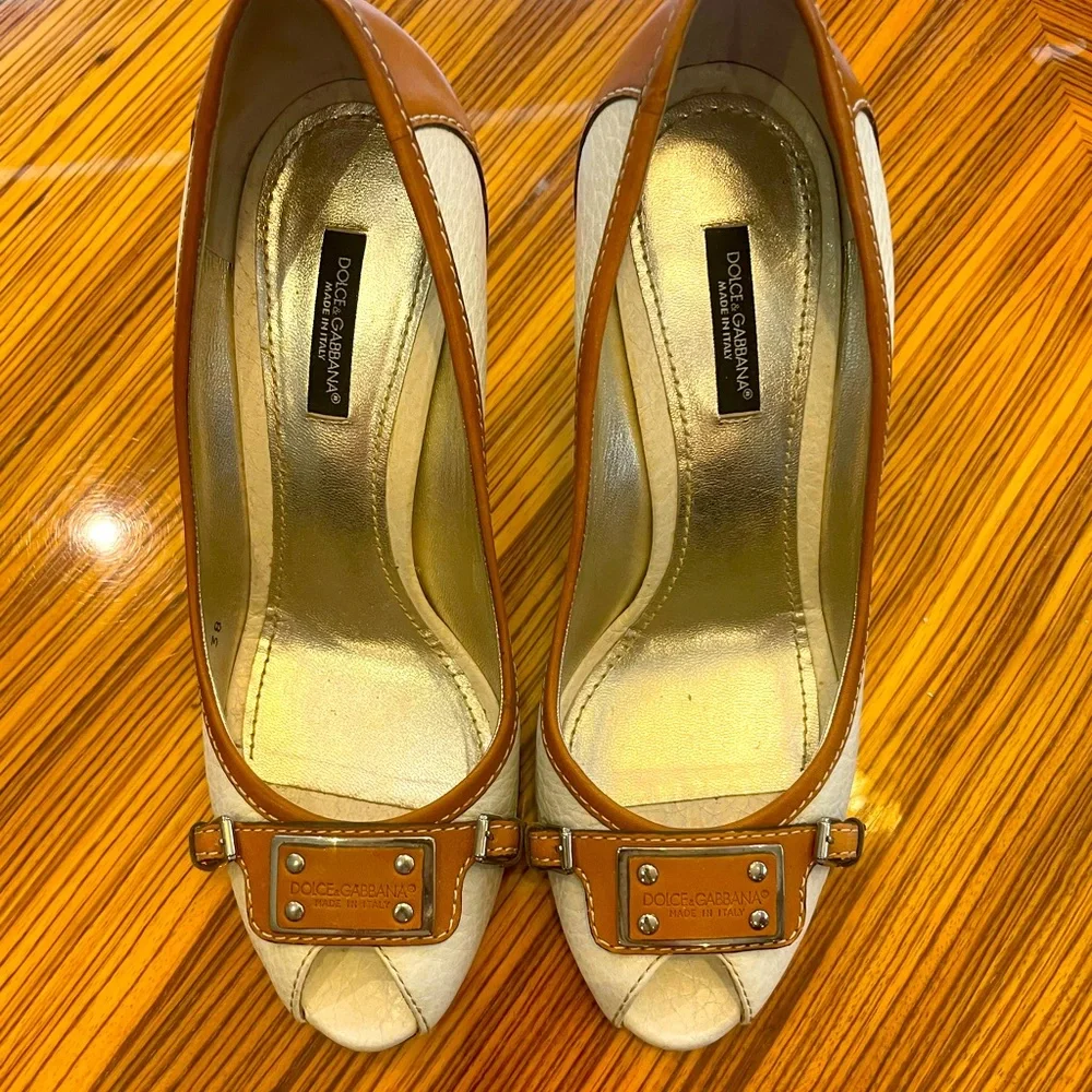 Dolce &Gabbana peep toe heels. Cream/off white/ and rich tan leather size 38 - Picture 10 of 10